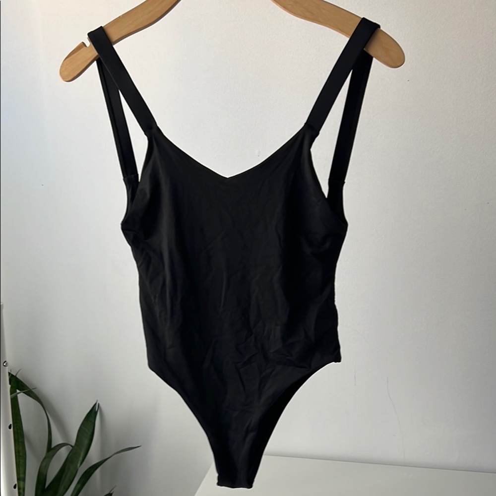 VITAMIN A Black V-Neck Bodysuit S 6